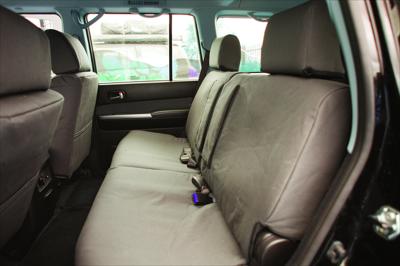 IronMan 4x4 Canvas Seat Covers (Hinten für Hilux Revo ab 15+)  • integrierte Taschen für Landkarten
