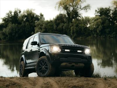 Lazer Lamps Kühlergrill-Kit Land Rover Discovery 4 (2014+) inkl. 2x Triple-R 750 G2 Elite